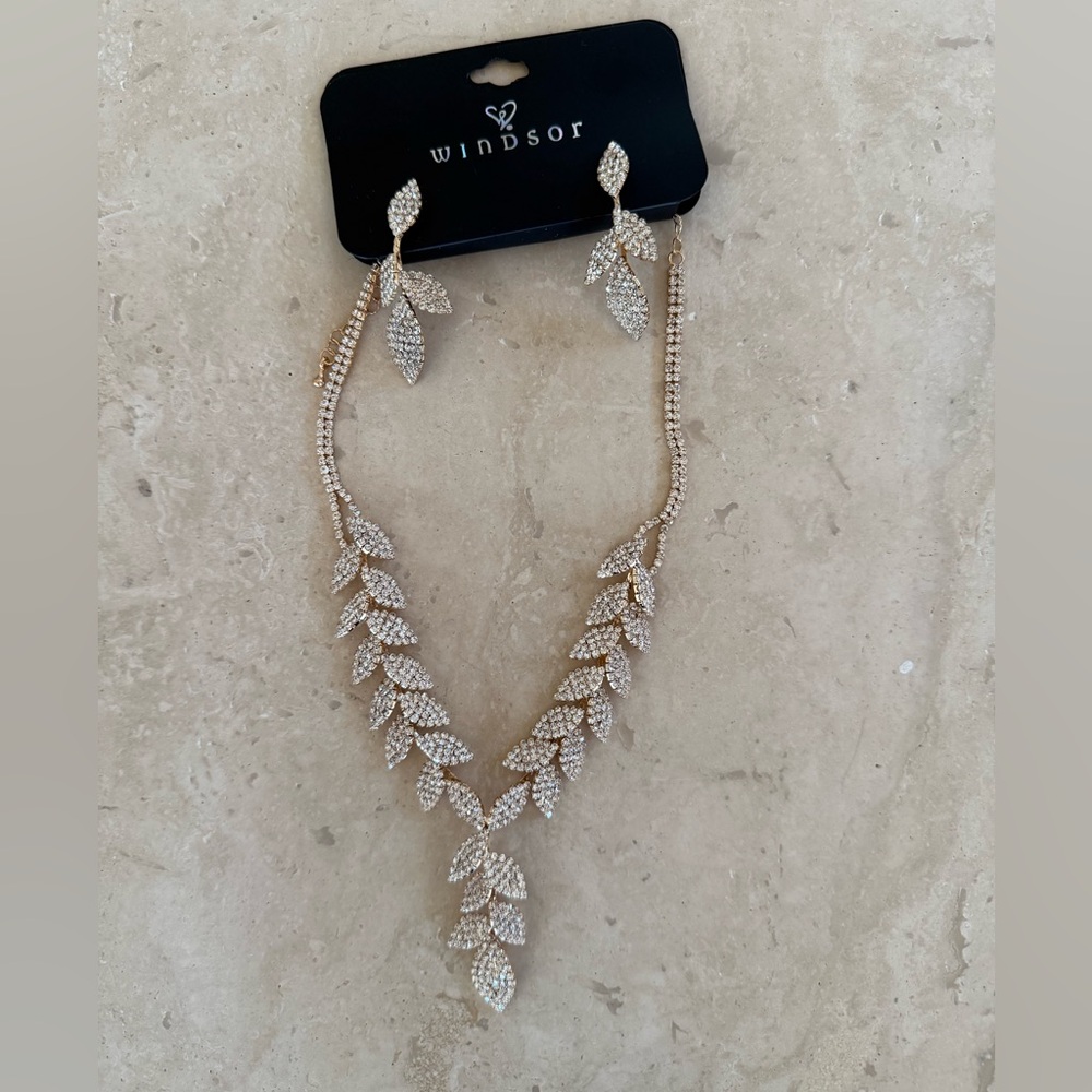 Windsor Gold Rhinestone Leaf Necklace Set NWT